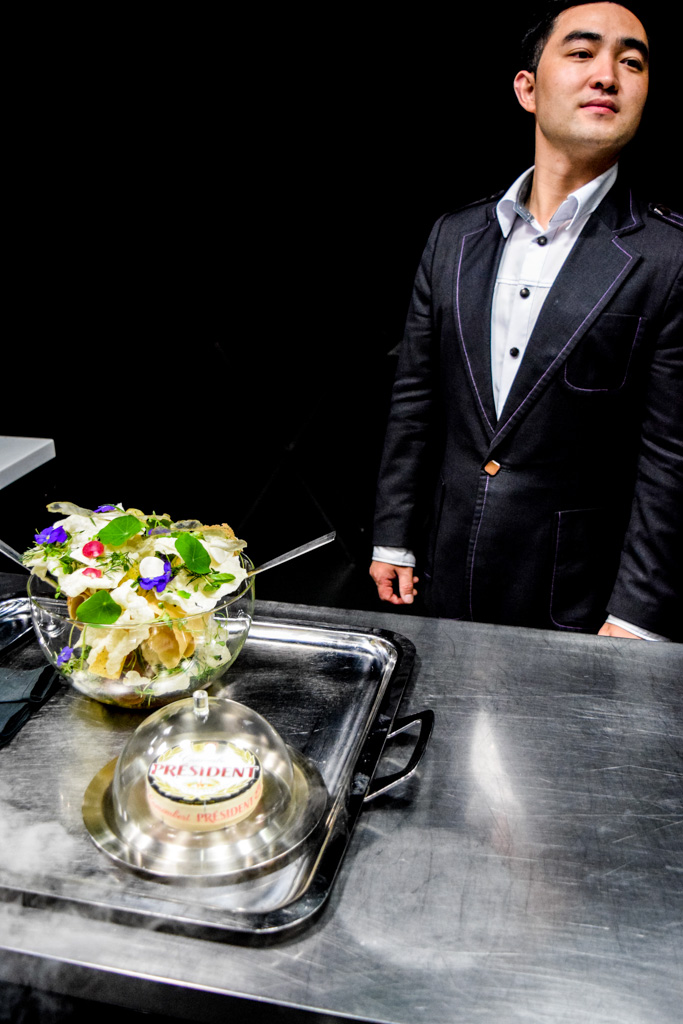Un camembert Président sous cloche : l’un des nombreux clins d’oeil de Paul Pairet à la culture populaire © Yonder.fr Un camembert Président sous cloche : l'un des nombreux clins d'oeil de Paul Pairet à la culture populaire © Yonder.fr