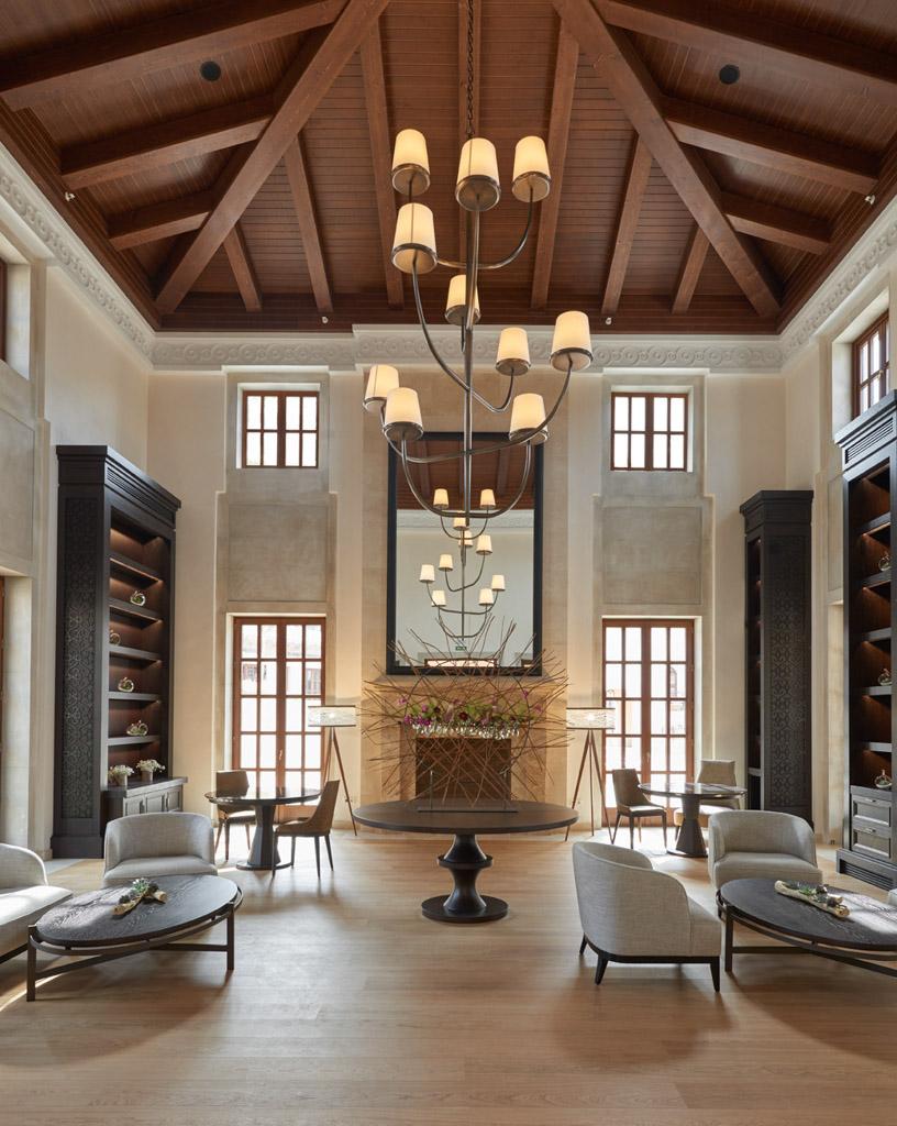 À l’intérieur, un espace élégant fidèle à la signature esthétique de Park Hyatt, attend les clients