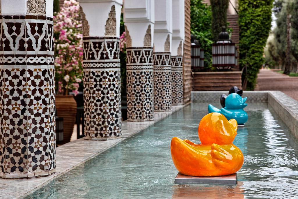 Kwak, le canard de bain géant barbote dans les eaux de La Mamounia