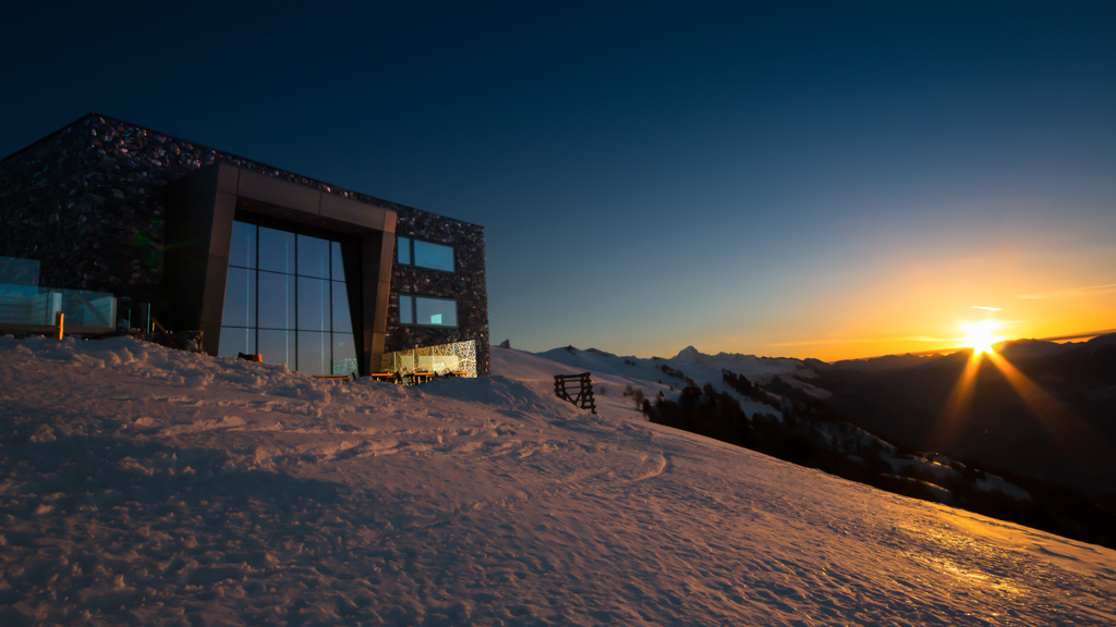 L’hôtel dispose de vues à couper le souffle sur le paysage alpin environnant