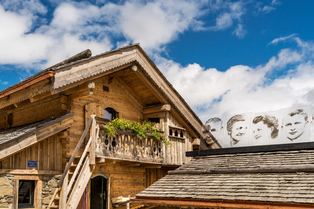 Il dévoile ainsi une seconde version de sa Maison des Bois, véritable ferme gastronomique et autarcique à 80%