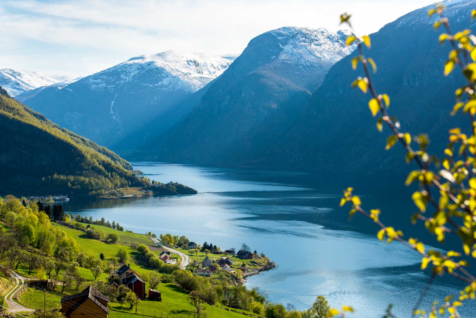 Les rives de l’Aurlandsfjord, parcourues par les bateaux du tour Norway in a nutshell, sont également à quelques minutes de route