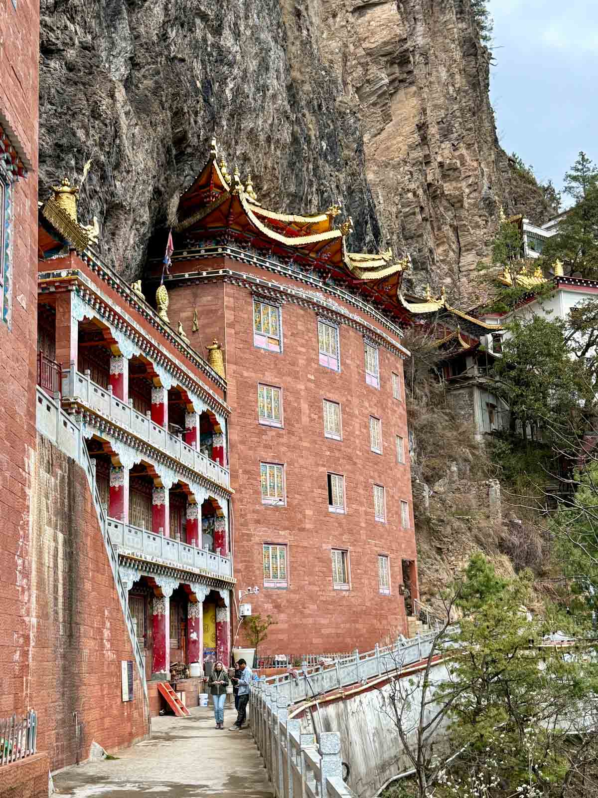 Le temple suspendu de Dharma Cave