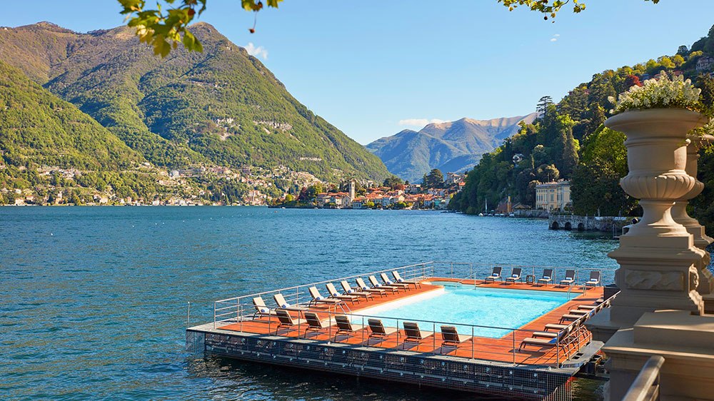 Mandarin Oriental Lago di Como : piscine extérieure flottante.