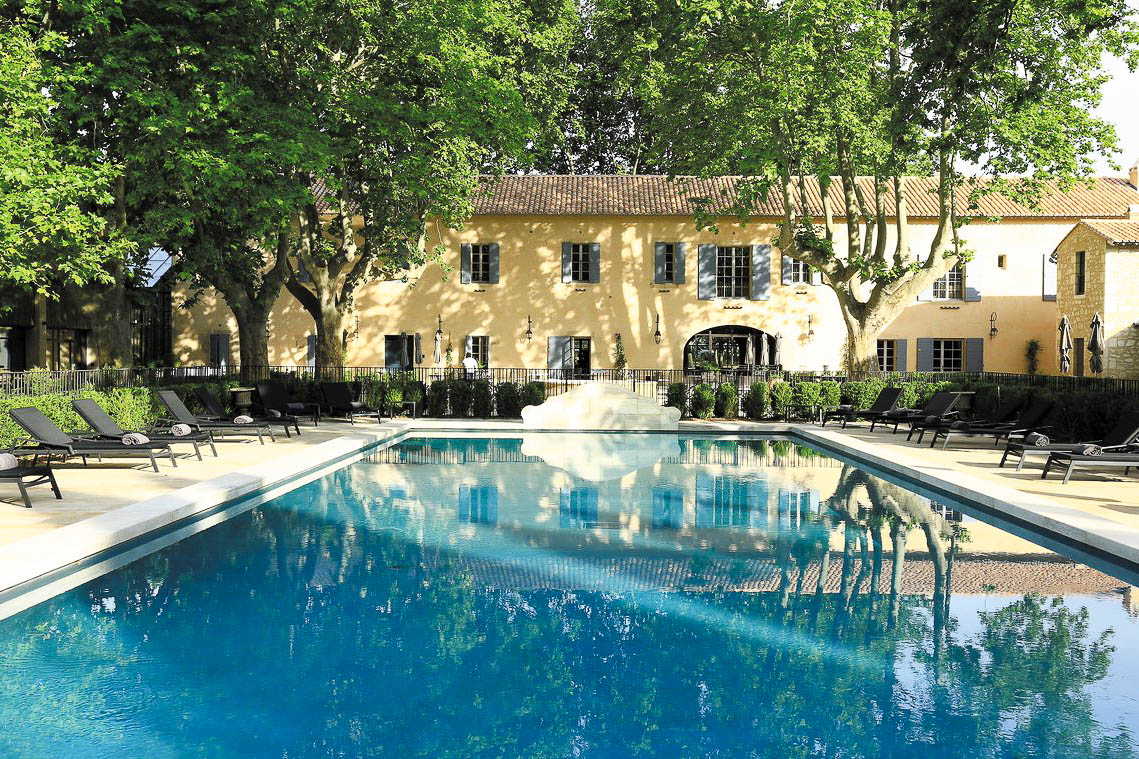 Domaine de Manville : une centaine d’hectares avec golf, piscine et villas de luxe. 