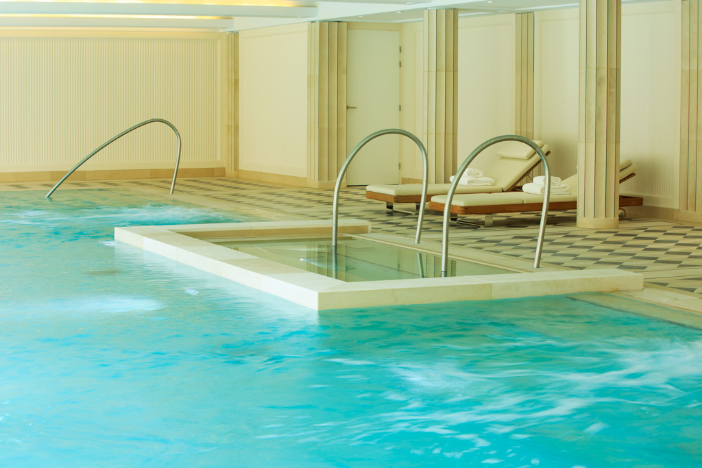 Le spa de l’hôtel a été pensé comme de véritables thermes contemporains