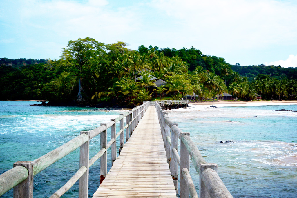 Bom Bom Island Resort - Pont vers le restaurant