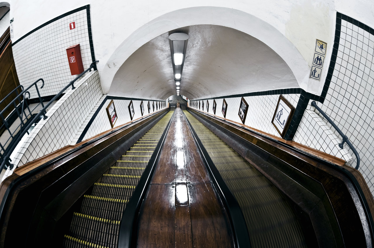 Tunnel Sainte-Anne - Escalators - Anvers  © Visit Antwerpen