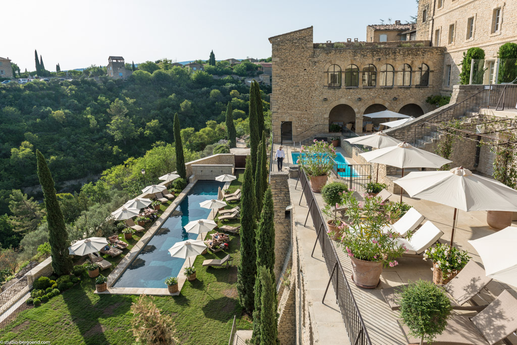 Les piscines de la Bastide de Gordes rendent à elles-seules le lieu magique