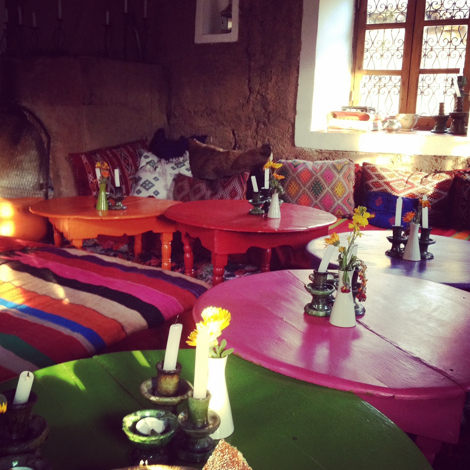 Salle à manger décorée dans le style berbère  | © Yonder