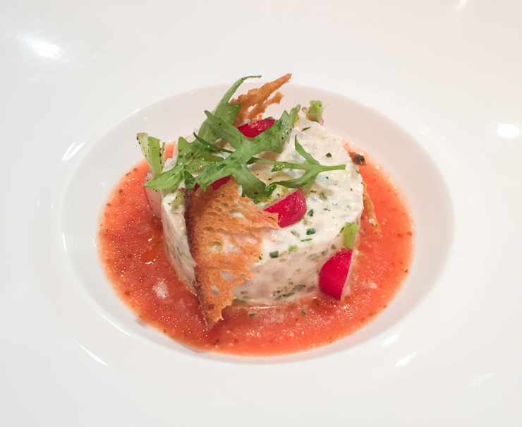 La Dorade en tartare onctueux aux sucs de tomates épicés