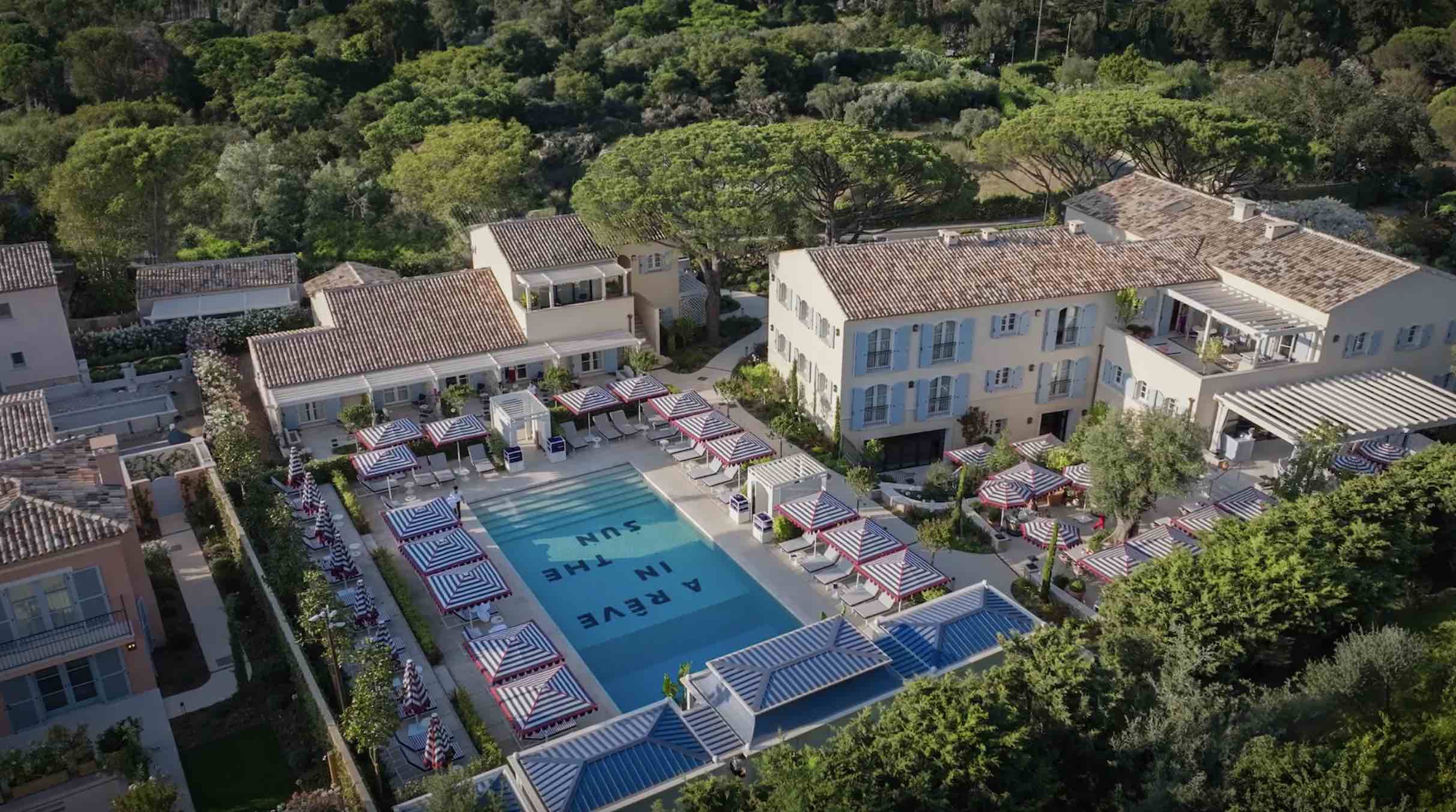 La vue de la piscine © Arev Saint-Tropez La vue de la piscine © Arev Saint-Tropez