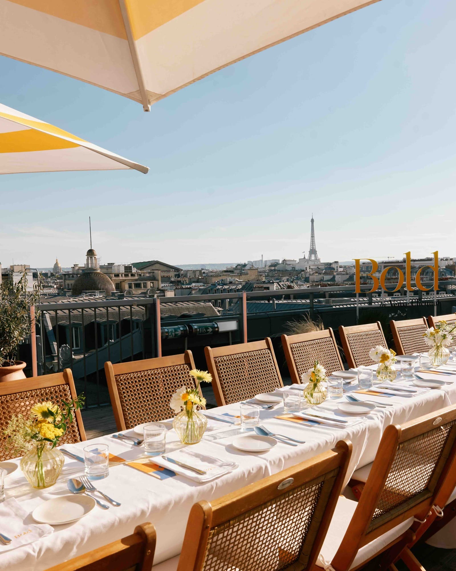 Dîner avec une vue sur la Tour Eiffel © Bold Woman Dinner Dîner avec une vue sur la Tour Eiffel © Bold Woman Dinner