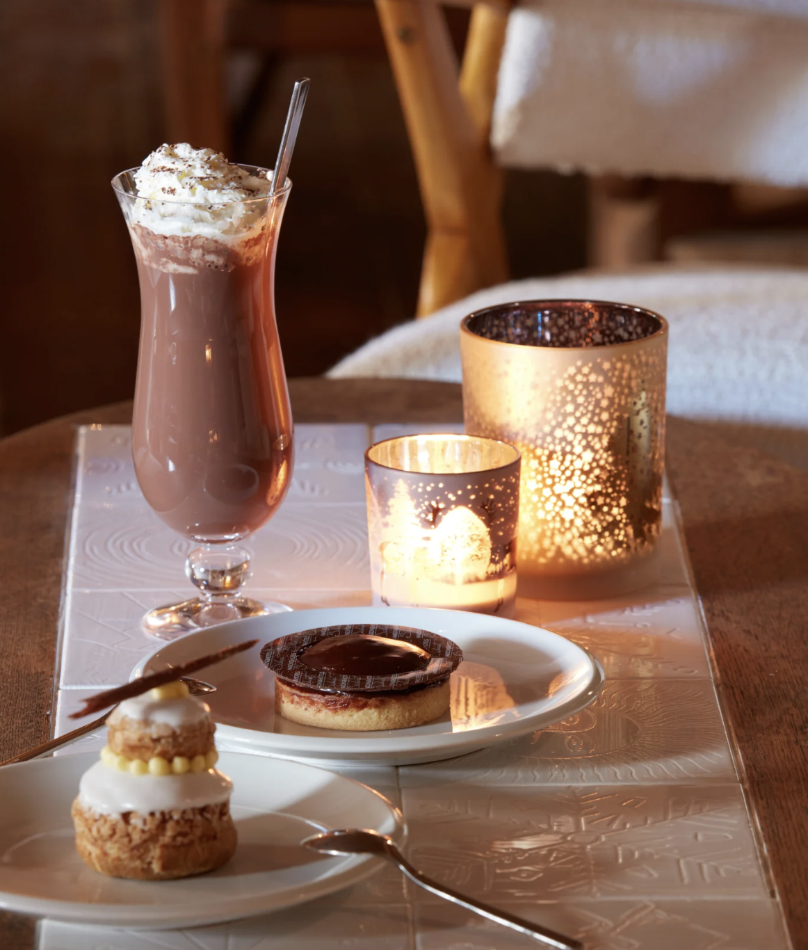 Un goûter au Salon de thé © Hôtel du Mont-Blanc Megève