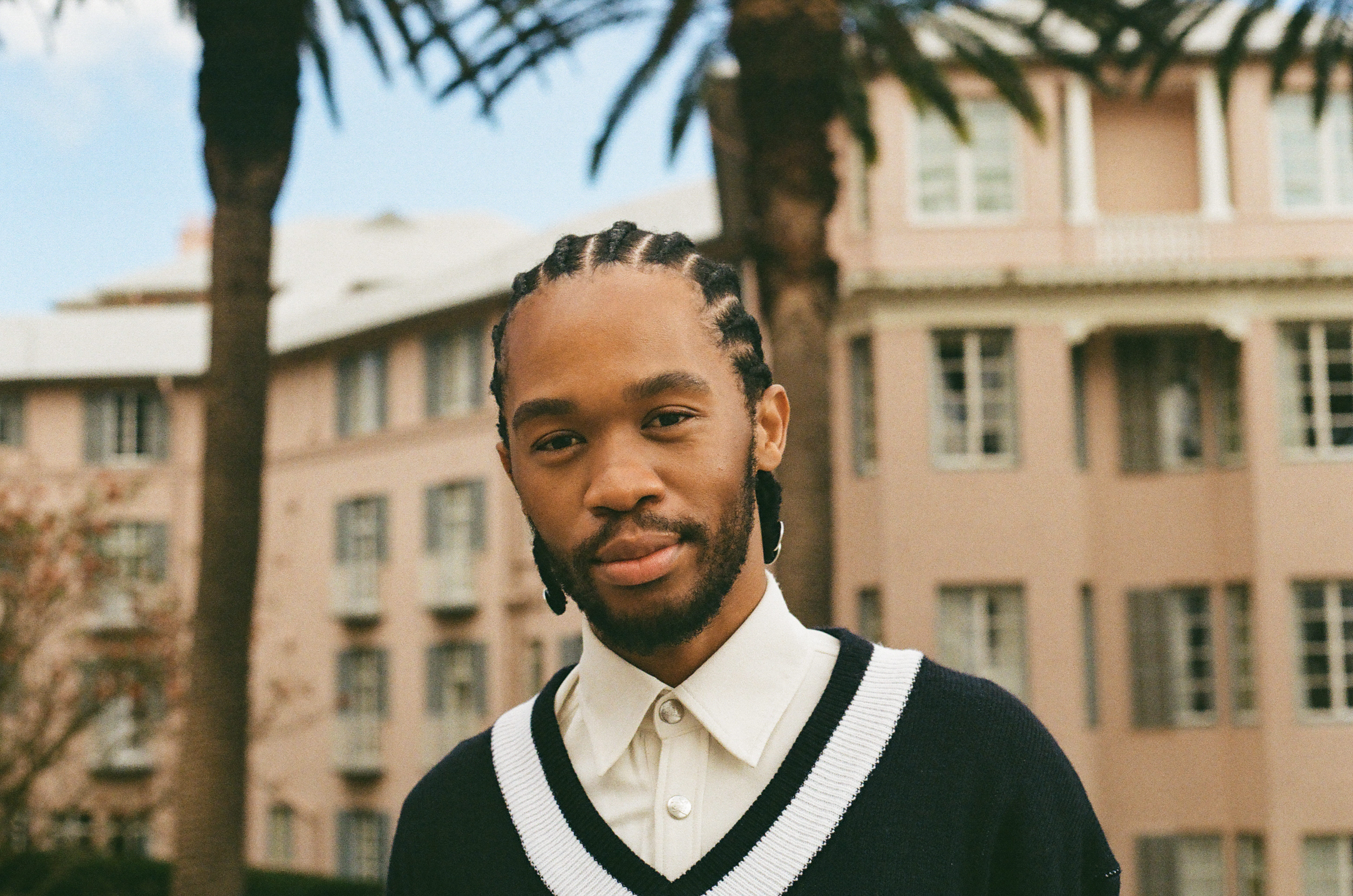 Thebe Magugu, détenteur du Prix LVMH pour les Jeunes Créateurs de Mode