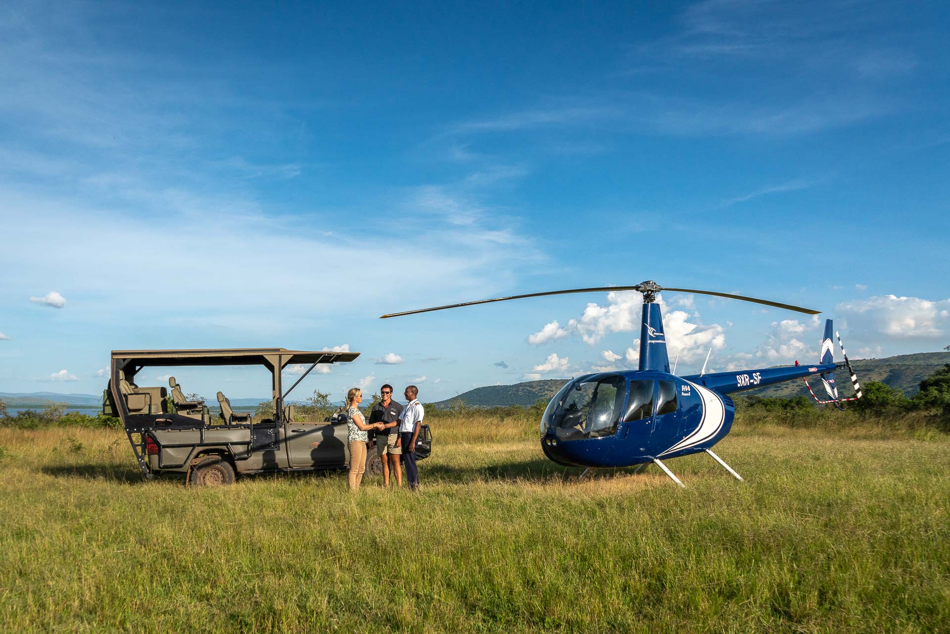 Hélicoptère au dessus des paysages du Rwanda.