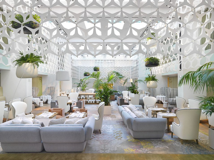 Intérieur du BistrEau, la nouvelle table casual du Mandarin Oriental Barcelona en journée