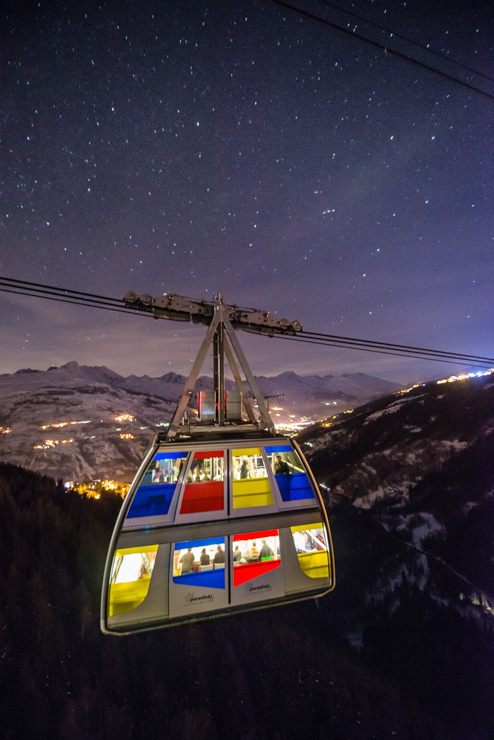 Sky Diner dans le téléphérique Vanoise Express - Téléphérique redécoré  par J.C. de Castelbajac