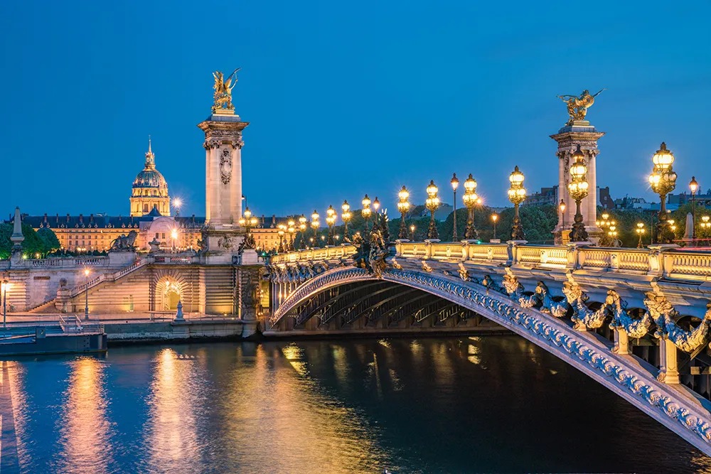 Paris illuminé au bord de la Seine au départ de la croisière CroisiEurope © Ian.CuiYi Paris illuminé au bord de la Seine au départ de la croisière CroisiEurope © Ian.CuiYi
