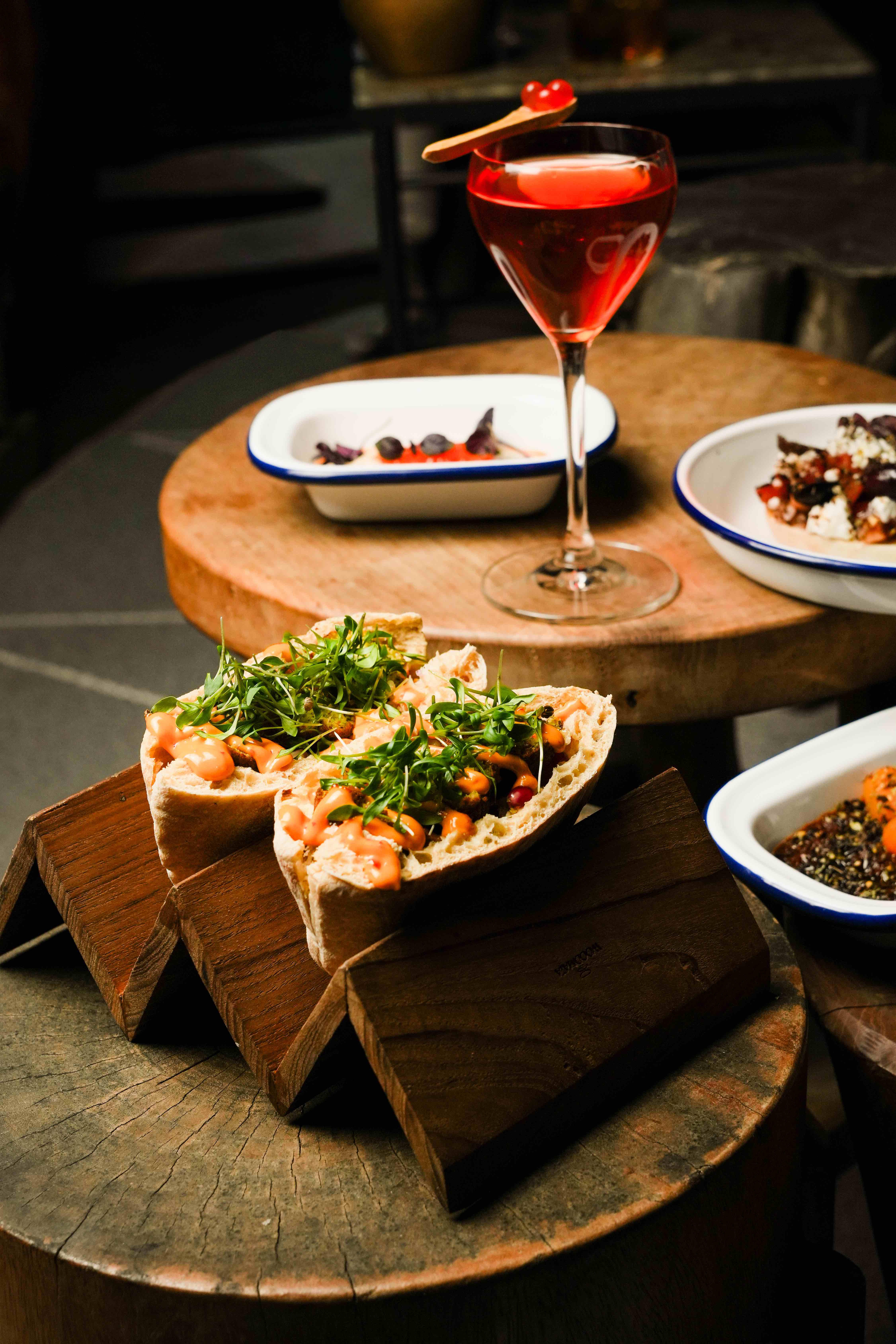 Une table à la Terrasse du 1er du Brach © Aziliz