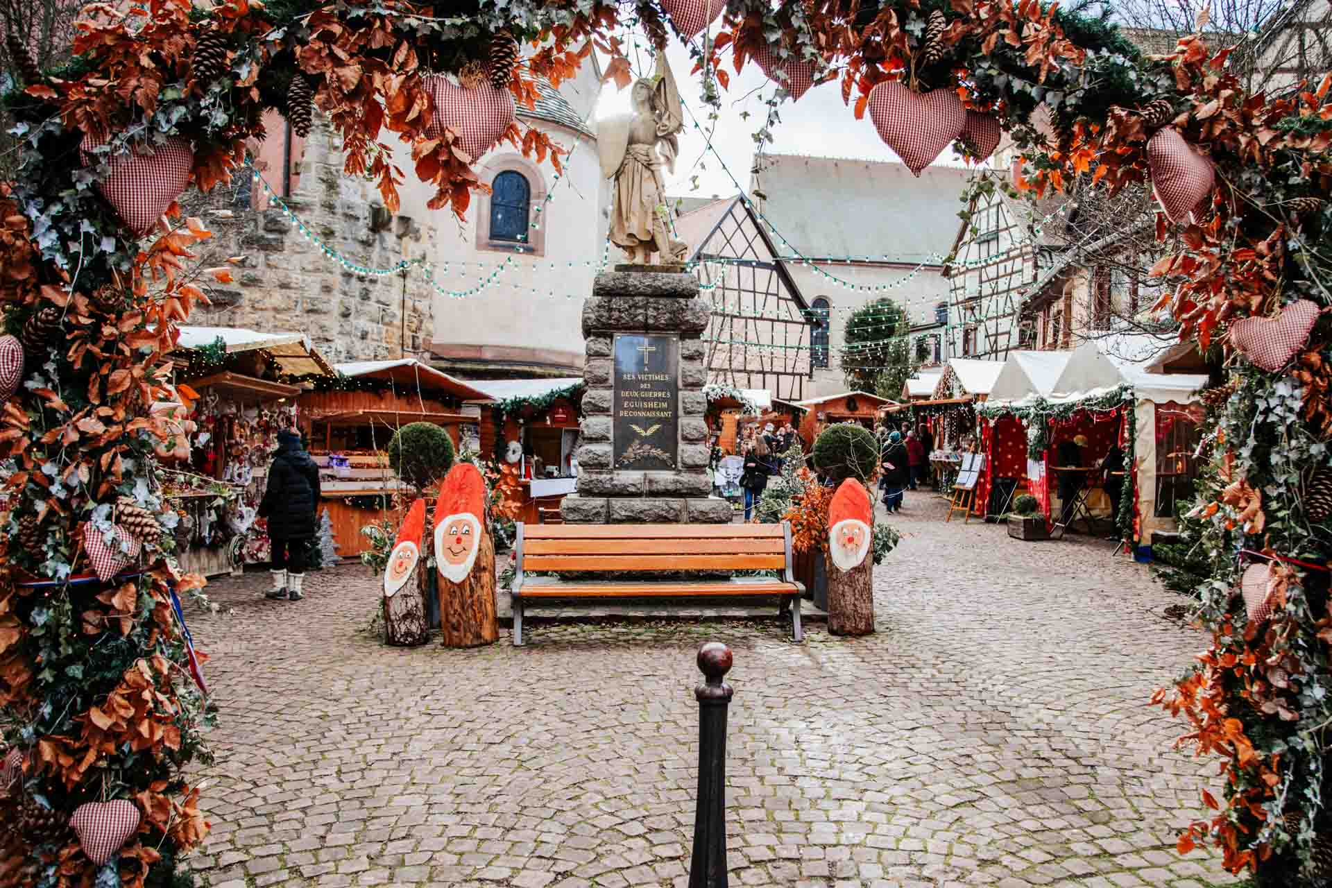 Place principale d’Eguisheim © AdobeStock_aulperezramos