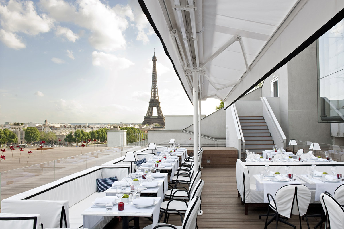 La terrasse du restaurant Maison Blanche, avenue Montaigne © DR La terrasse du restaurant Maison Blanche, avenue Montaigne © DR