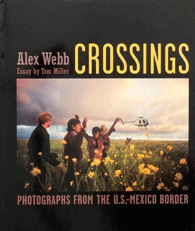 Crossings: Photographs from the U.S.-Mexico Border.  Publié par The Monacelli Press, 2003.