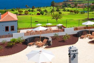 Le solarium et le golf du Vincci Selection à Buenavista del Norte.  © Adolfo Gosálvez