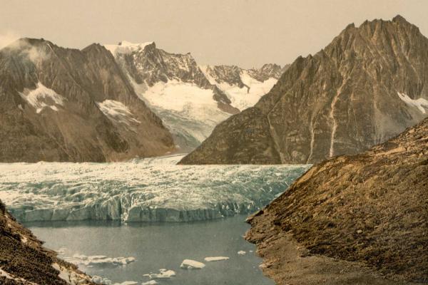 Vue du Märjelensee entre 1890 et 1900. Extrait de <i> Views of Switzerland in the Photochrom</i>, publié par Detroit Publishing Company, 1905.  Source :  <a href=http://loc.gov/pictures/resource/ppmsc.07872/  target=_blank> <u> Library of Congress </u>  </a>