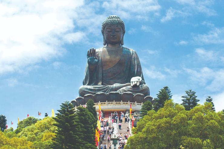 Gravir les 268 marches qui mène au Grand Bouddha de bronze