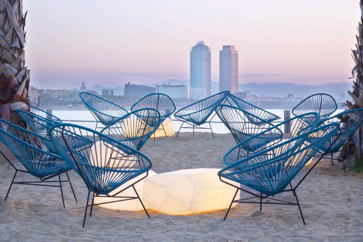 SALT Beach Club au W Barcelona au coucher de soleil