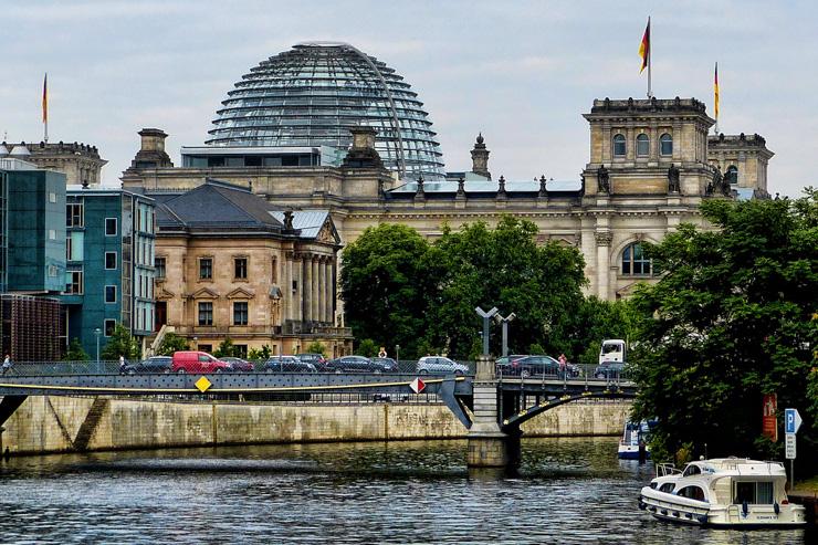Perspective sur la Spree et le Reichstag