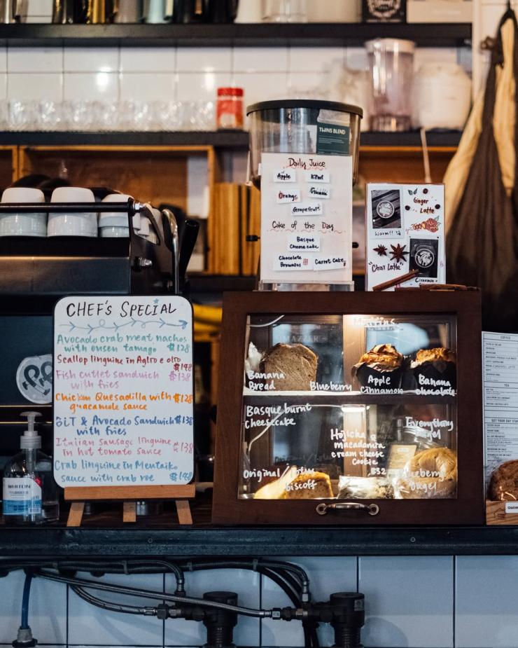 La carte de spécialités et pâtisseries à © Common Ground HK
