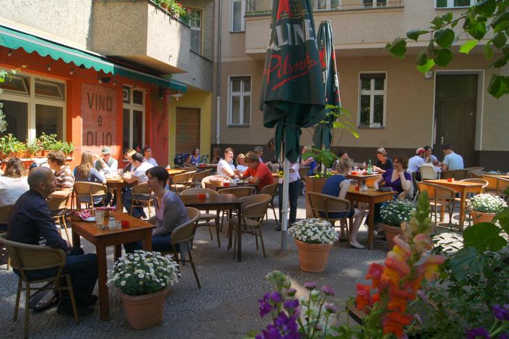 Café Aroma - La terrasse dans la cour de la trattoria
