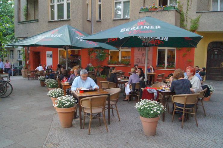 Café Aroma - La terrasse dans la cour de la trattoria