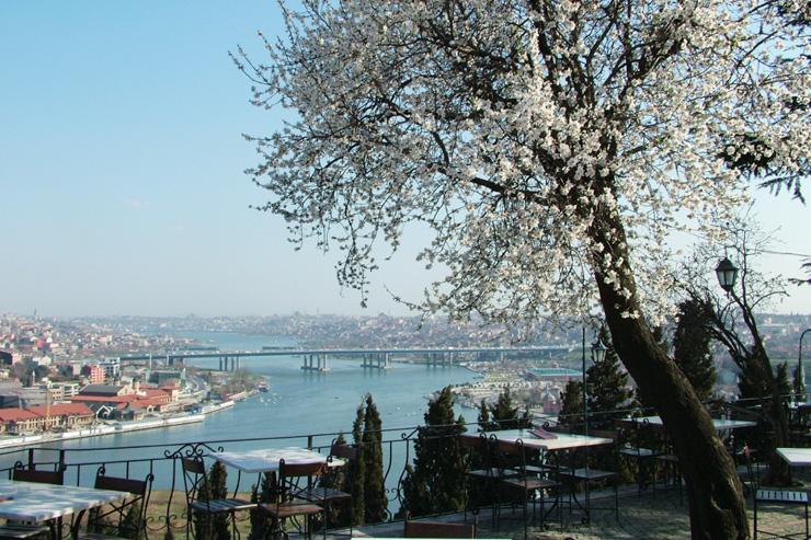 La terrasse du Café Pierre Loti