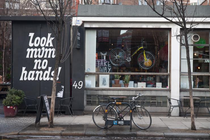 Look mum no hands! - Extérieur du café sur Old St