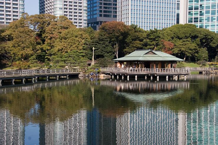 La Nakajima Tea House dans le parc d'Hama-Rikyū 