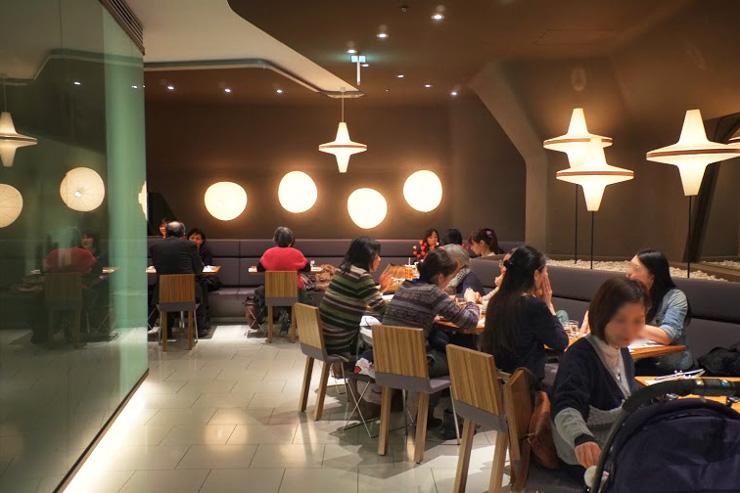 Intérieur du Toraya Café à Omotesando