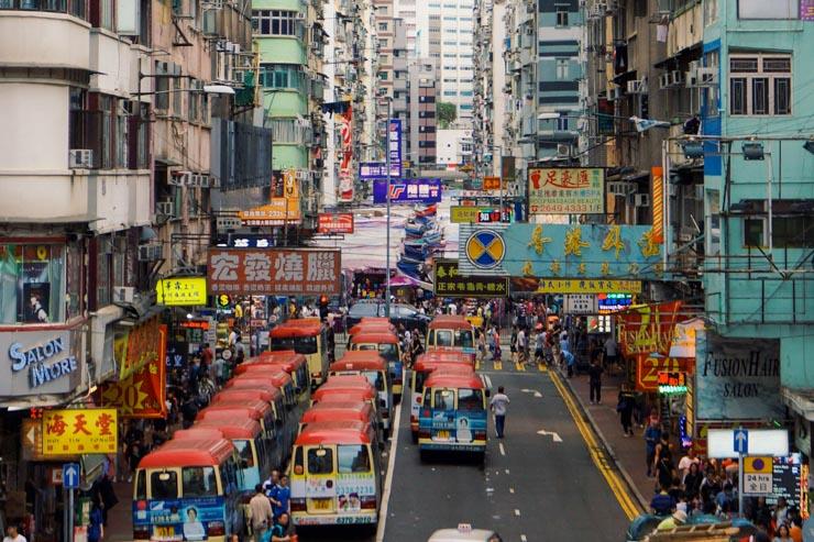 Enseignes par centaines dans le quartier de Mong Kok