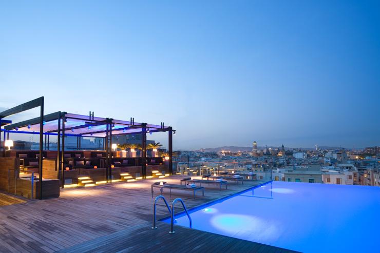 Grand Hotel Central - Piscine sur le rooftop de l'hôtel