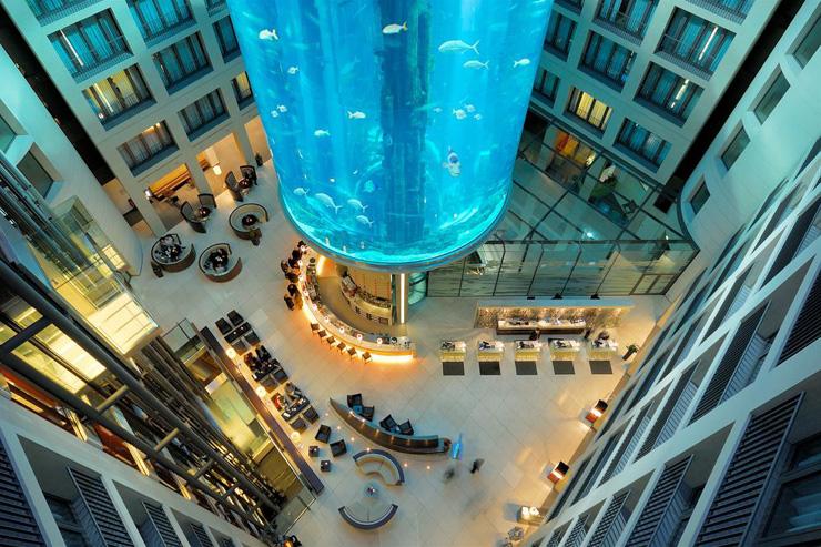 Radisson Blu Berlin - L'aquarium du lobby vu des étages supérieurs