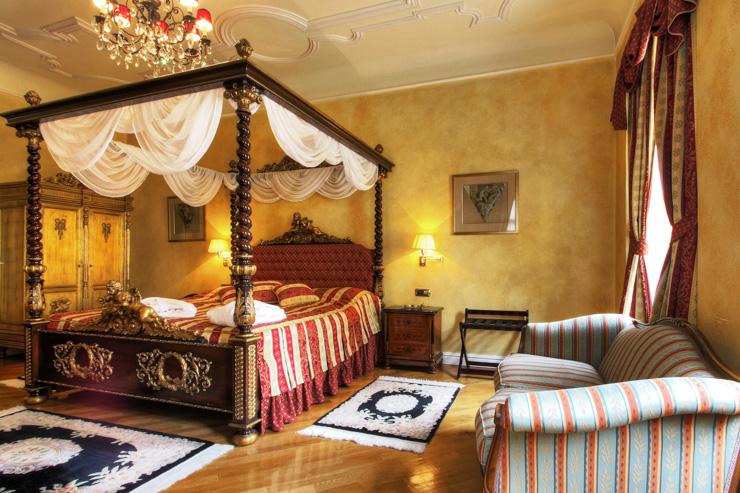 Alchymist Grand Hotel & Spa - Chambre avec lit à baldaquin