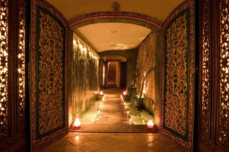 Alchymist Grand Hotel & Spa - Couloir menant au spa