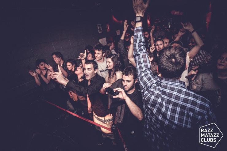 Razzmatazz - Foule enthousiaste de clubbers