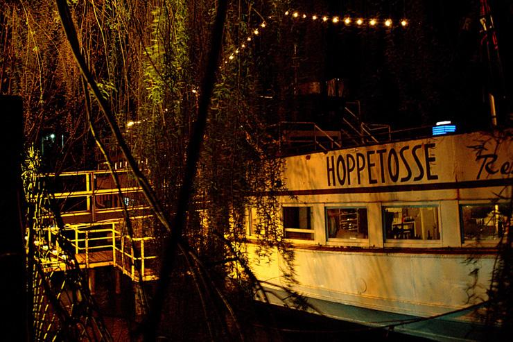 Le bateau Hoppetosse, nouveau lieu de l'équipe du Club der Visionäre