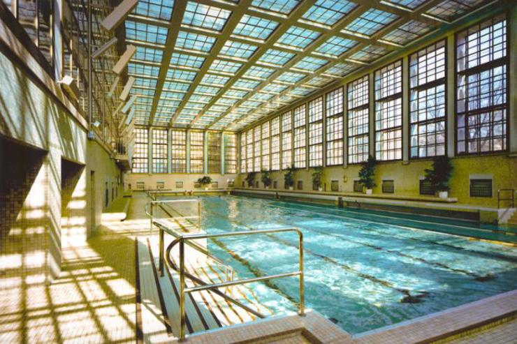 Stadtbad Mitte - Une impressionnante piscine olympique au coeur de la ville