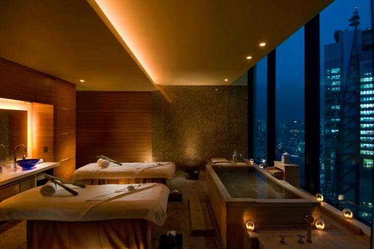 Mizuki Spa au Conrad Tokyo - Cabine double avec jacuzzi et vue sur la ville