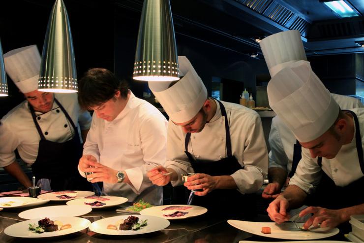 ABaC Restaurant - Jordi Cruz et sa brigade de cuisiniers