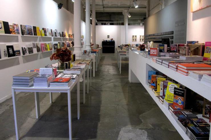 MUTT Bookshop & Art Gallery - Intérieur